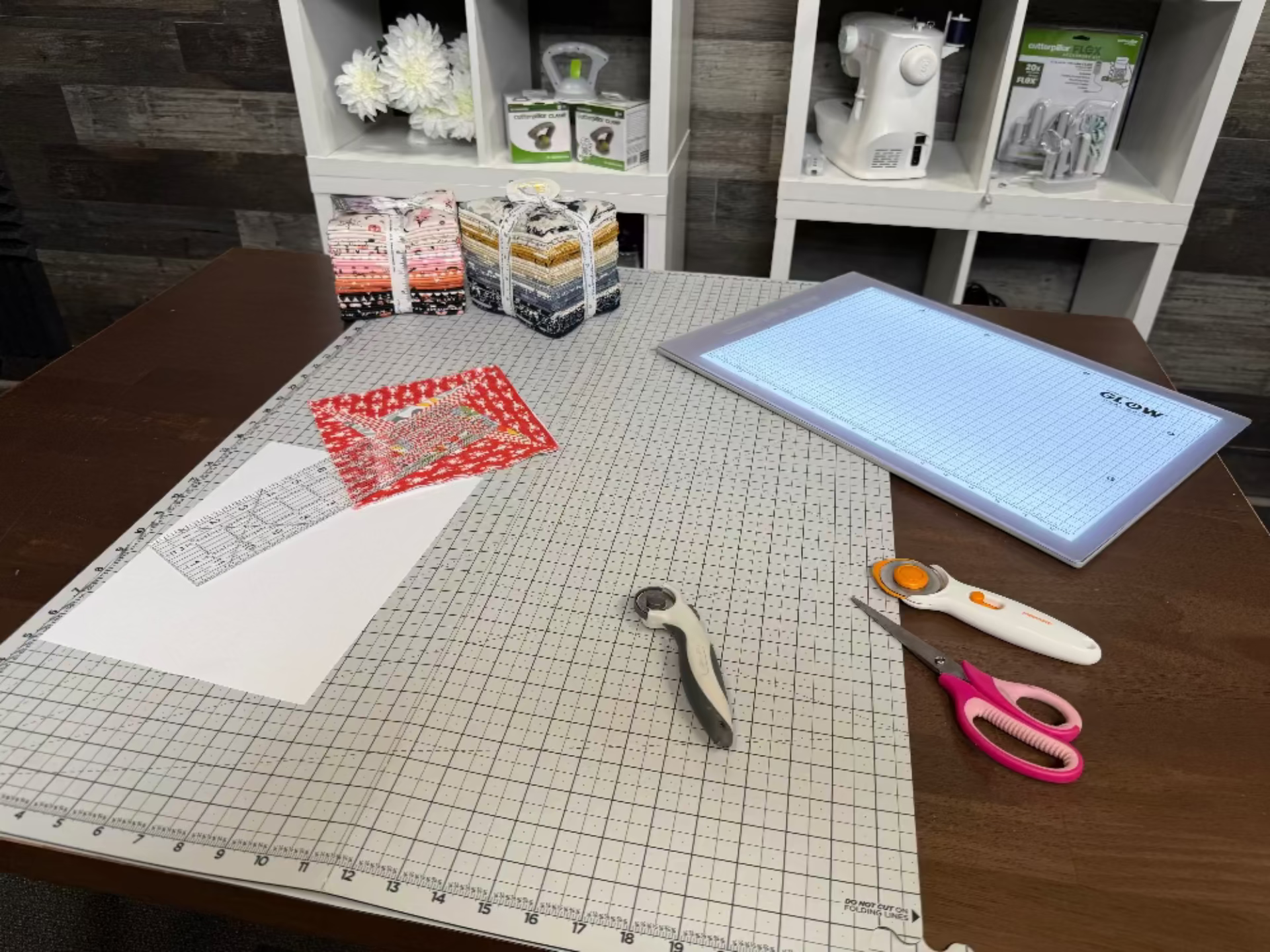 CUTTERPILLAR FLIP AND FOLD 48 SELF-HEALING CUTTING MAT